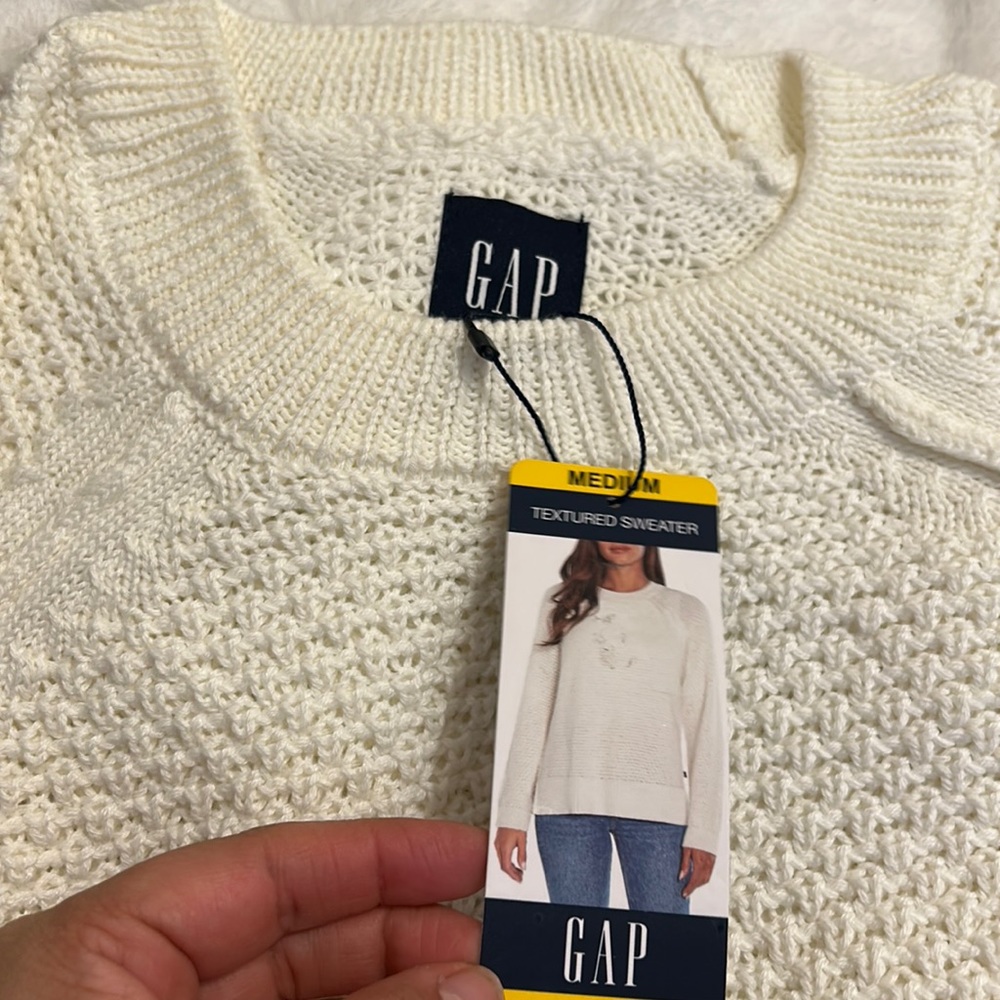 Medium cream Gap sweater.